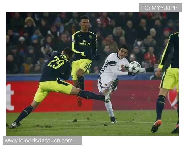 欧冠经典对决阿森纳惊险逆转巴萨红牌事件引发全场热议