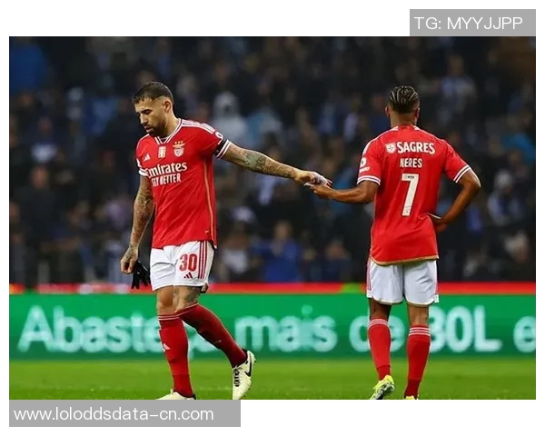 欧联杯惊天逆转本菲卡点球大战击败拜仁全场沸腾